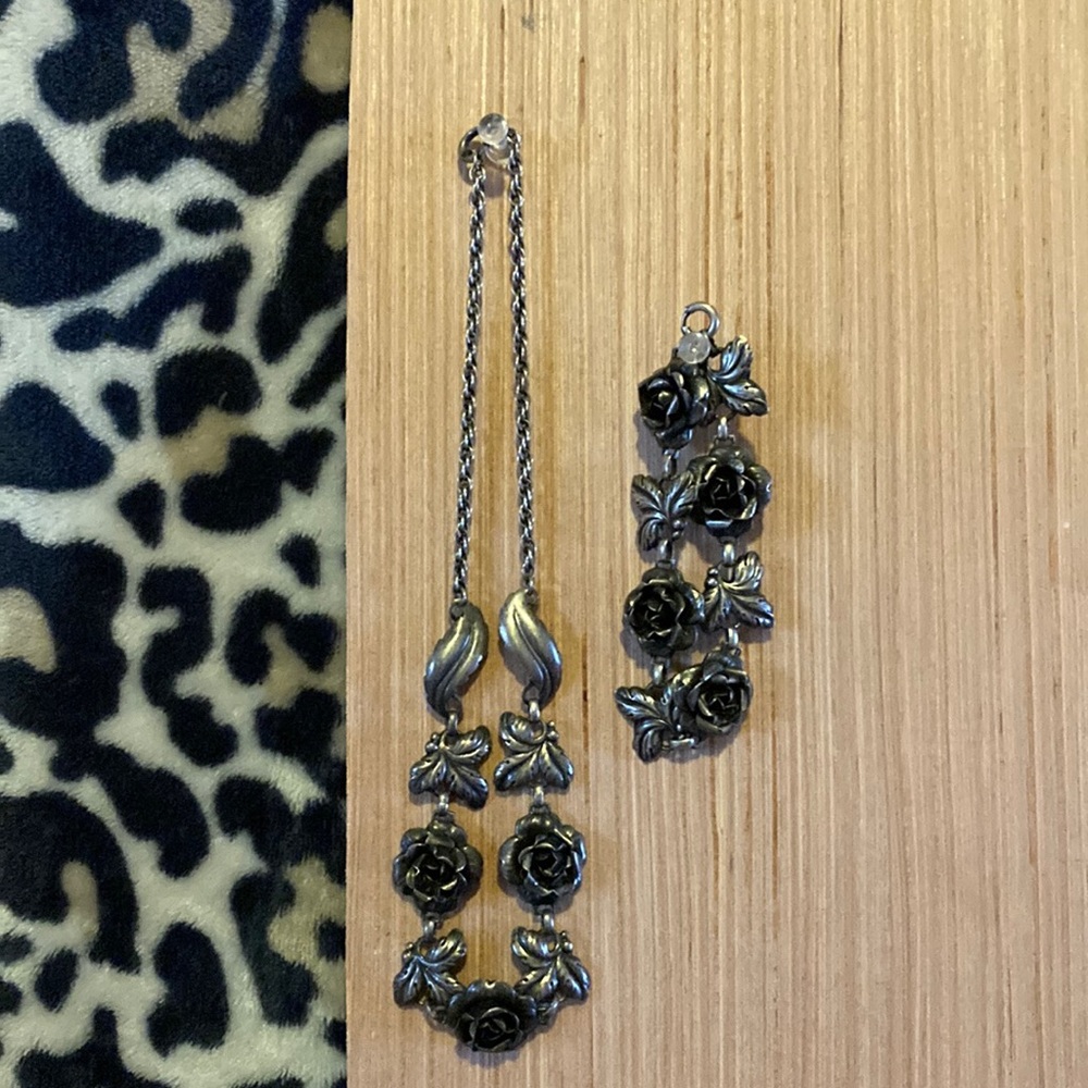 Rose necklace and bracelet set